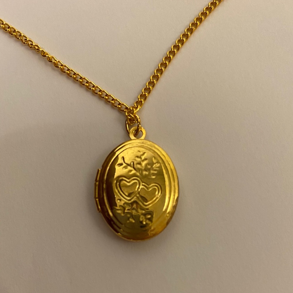 Locket - Picture 2 of 4